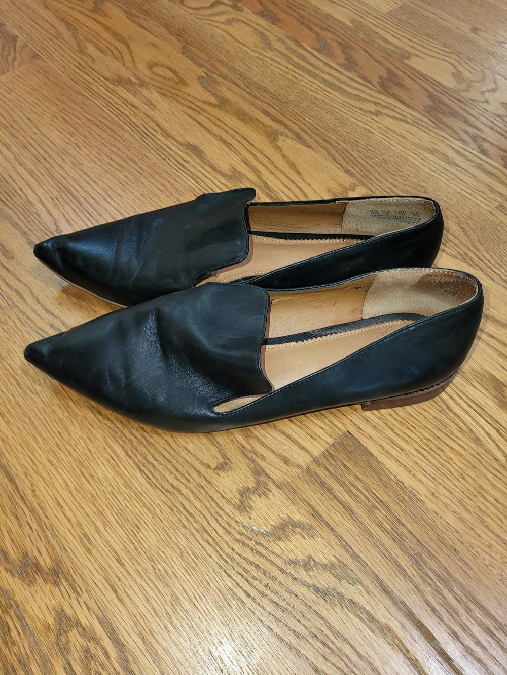Women's Pointed Toe Slip-On Flats in Black